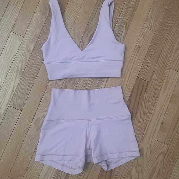 Aritzia TNA matching active wear set - Picture 1 of 2